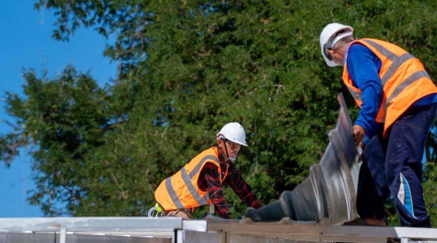 Professional gutter cleaning in Mullinville, KS